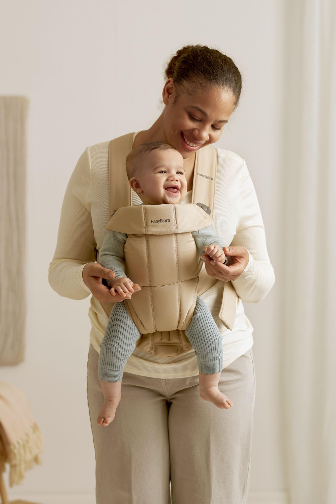 BabyBjörn Baby Carrier Mini, 3D Jersey, Light Beige | Newborn Carrier (7-25 lbs), Ergonomic, Easy-to-Use