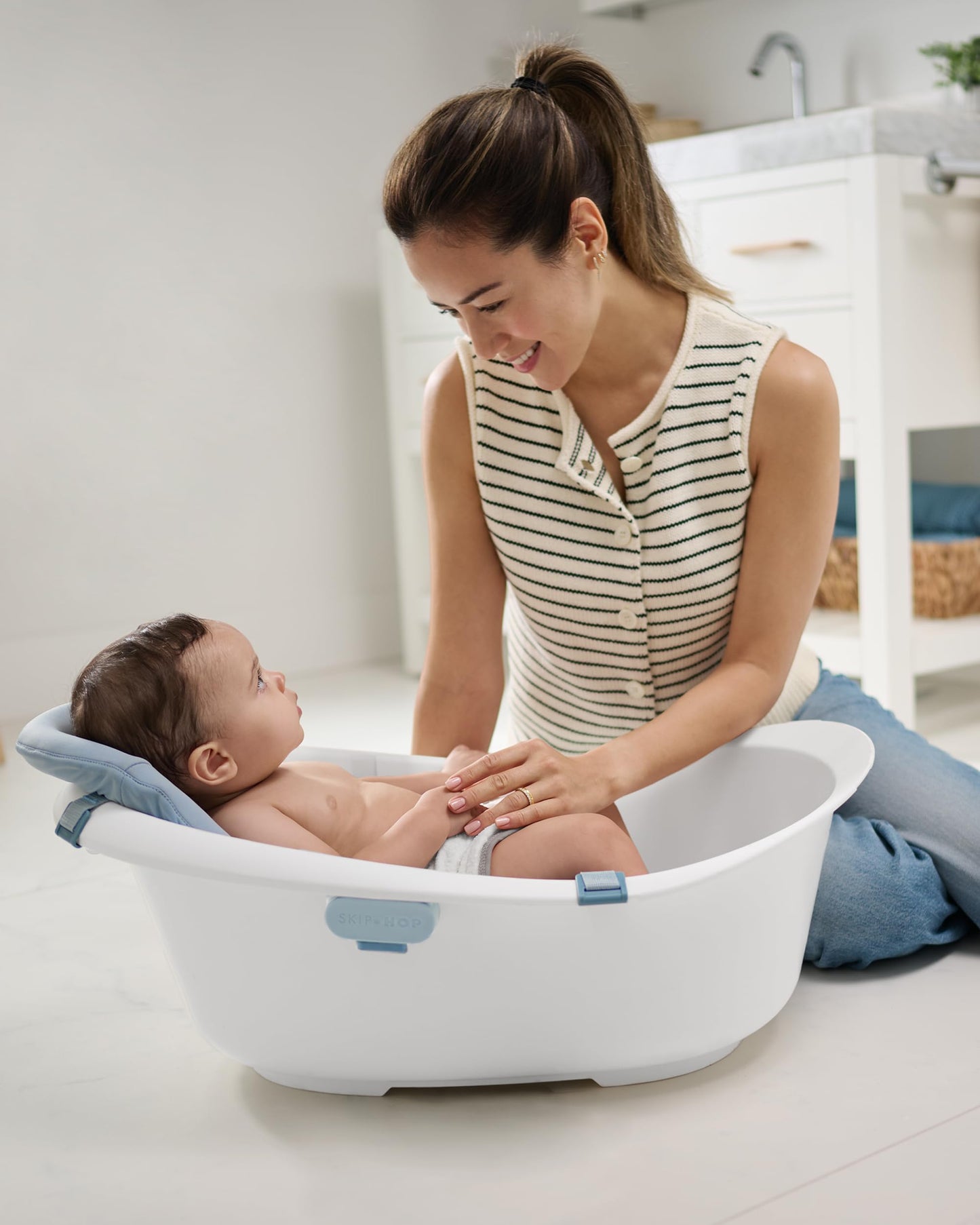 Skip Hop Baby Bath Tub 4-in-1 Grow with Baby Infant to Toddler , White