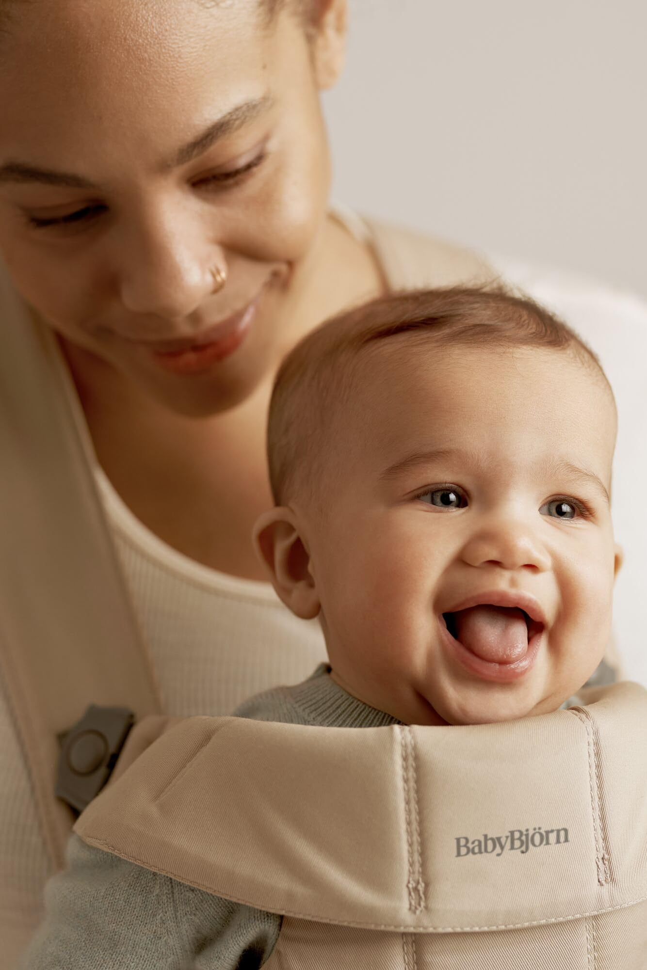 BabyBjörn Baby Carrier Mini, 3D Jersey, Light Beige | Newborn Carrier (7-25 lbs), Ergonomic, Easy-to-Use