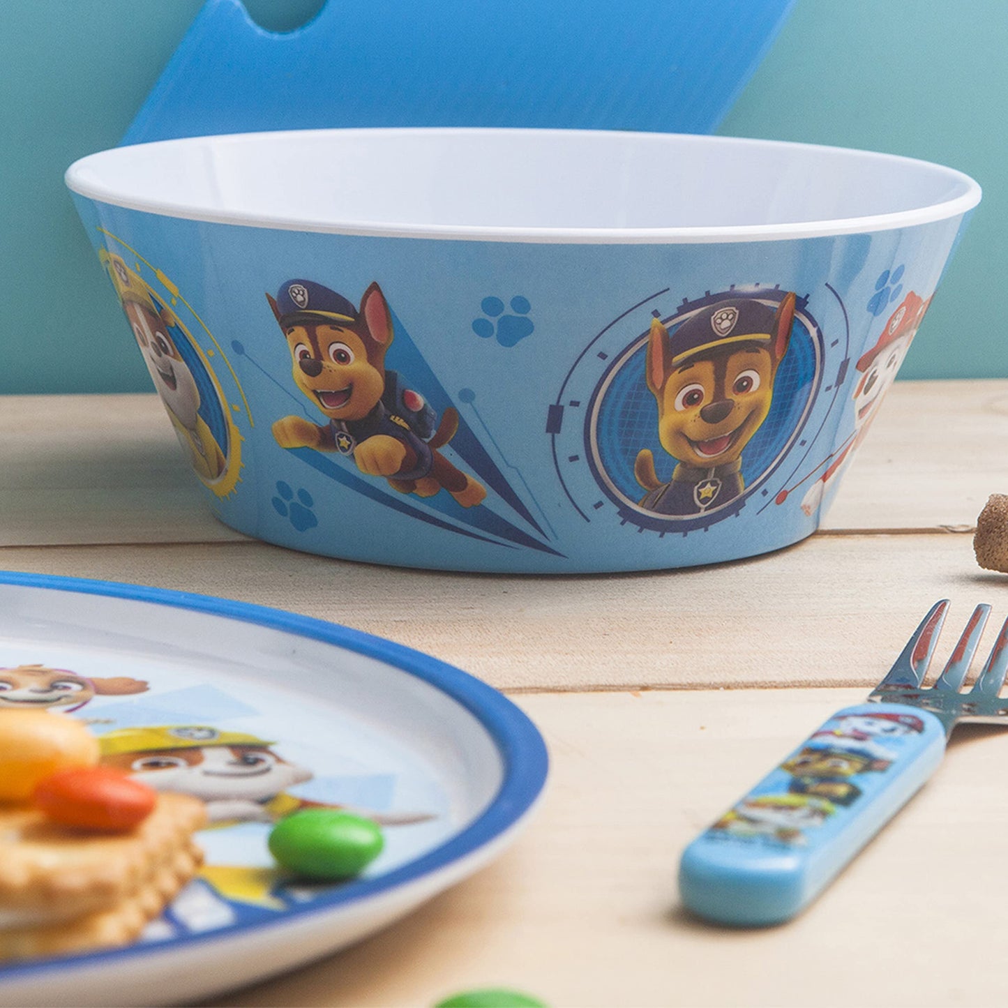 Zak Designs 5-Piece Dinnerware Set, Baby Shark - Durable Plastic & Stainless Steel - Includes Water Bottle, 8-Inch Plate, 6-Inch Bowl, Fork & Spoon - Suitable for Kids Ages 3+