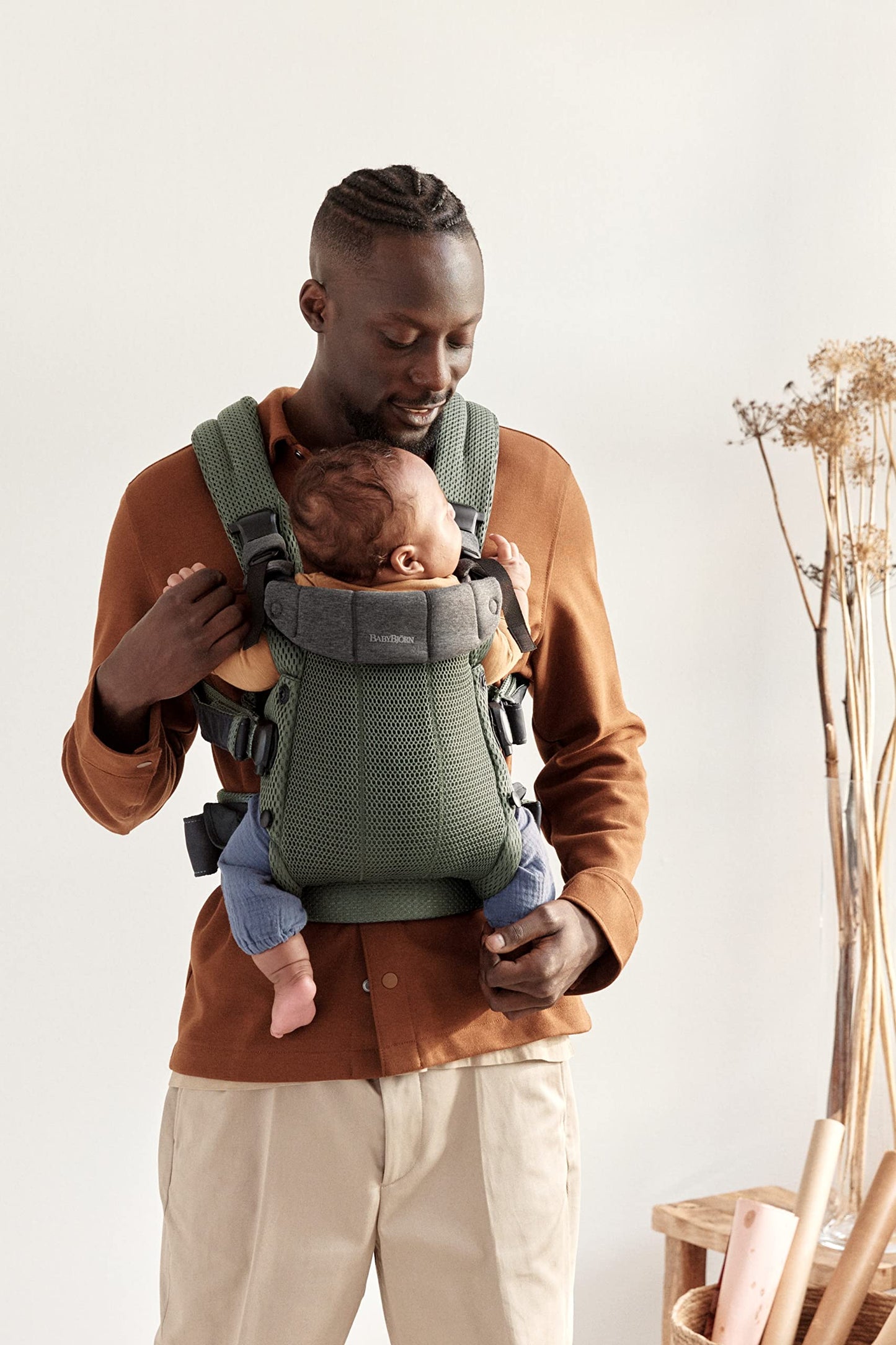 BabyBjörn Baby Carrier Harmony, Cream, 3D Mesh, 3-in-1 Ergonomic Baby Carrier; Newborn, Facing-in, Outward-Facing, and Back Carrying Positions Supported (7-40 lbs), Newborn to Toddler
