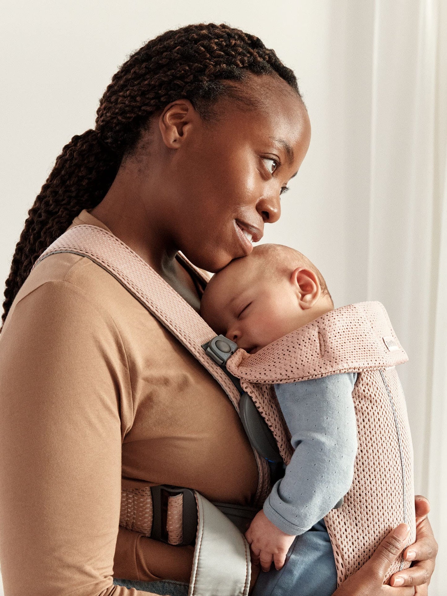 BabyBjörn Baby Carrier Mini, 3D Jersey, Light Beige | Newborn Carrier (7-25 lbs), Ergonomic, Easy-to-Use