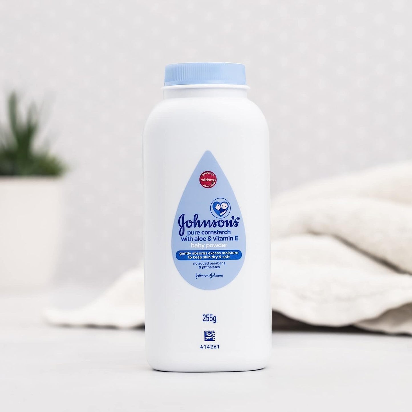 Johnson's Baby Powder for Delicate Skin, Hypoallergenic and Free of Parabens, Phthalates, and Dyes for Baby Skin Care, 1.5 oz (Pack of 2)