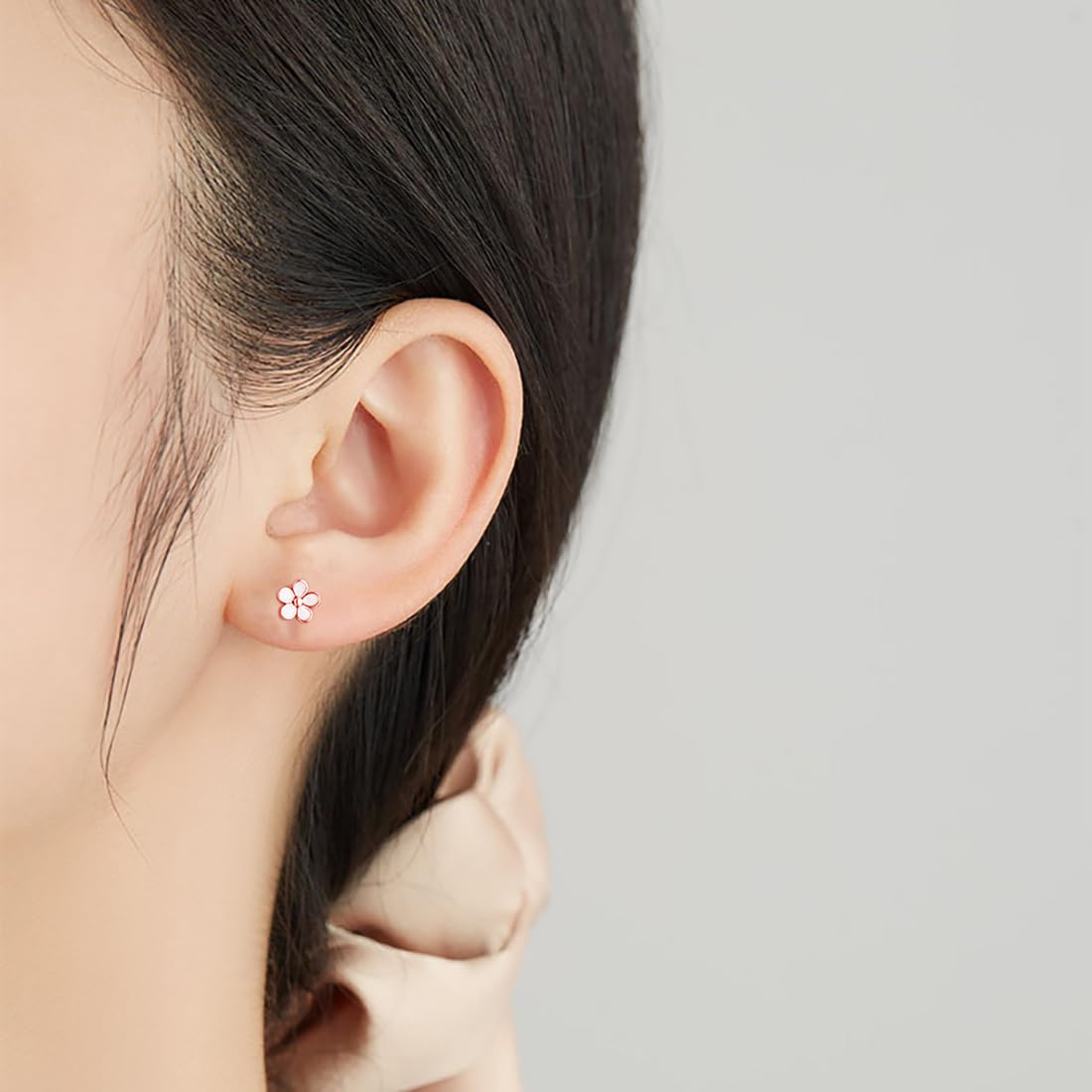 SLUYNZ Solid 925 Sterling Silver Little Daisy Earrings Studs for Women Teens Petite Flowers Studs Earrings
