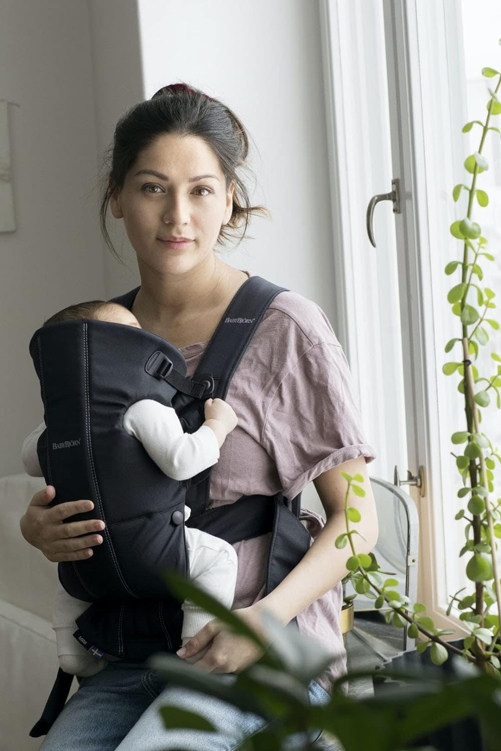 BabyBjörn Baby Carrier Mini, 3D Jersey, Light Beige | Newborn Carrier (7-25 lbs), Ergonomic, Easy-to-Use