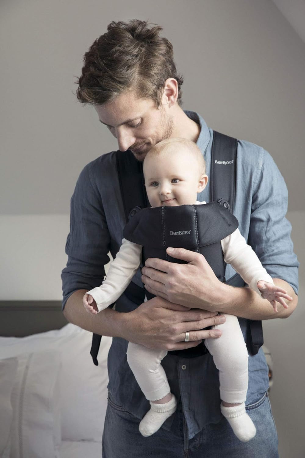 BabyBjörn Baby Carrier Mini, 3D Jersey, Light Beige | Newborn Carrier (7-25 lbs), Ergonomic, Easy-to-Use