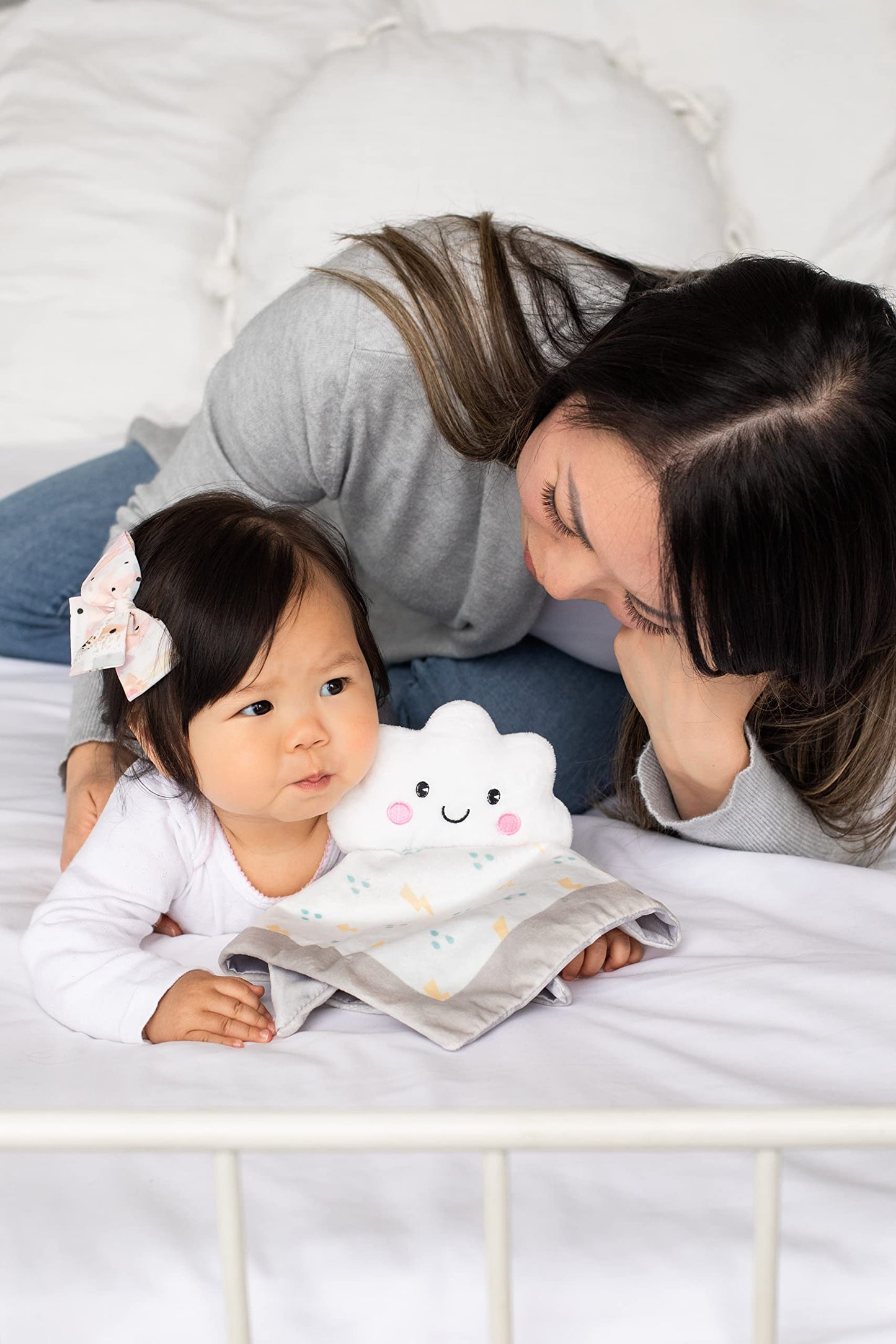 Pearhead Cloud Security Blanket, Soft Baby Lovey for Babies, Snuggle Toy Stuffed Animal, Newborn Infant and Toddler Security Toy, Baby Boy or Baby Girl Lovie, New Baby Gift, White Cloud Lovey