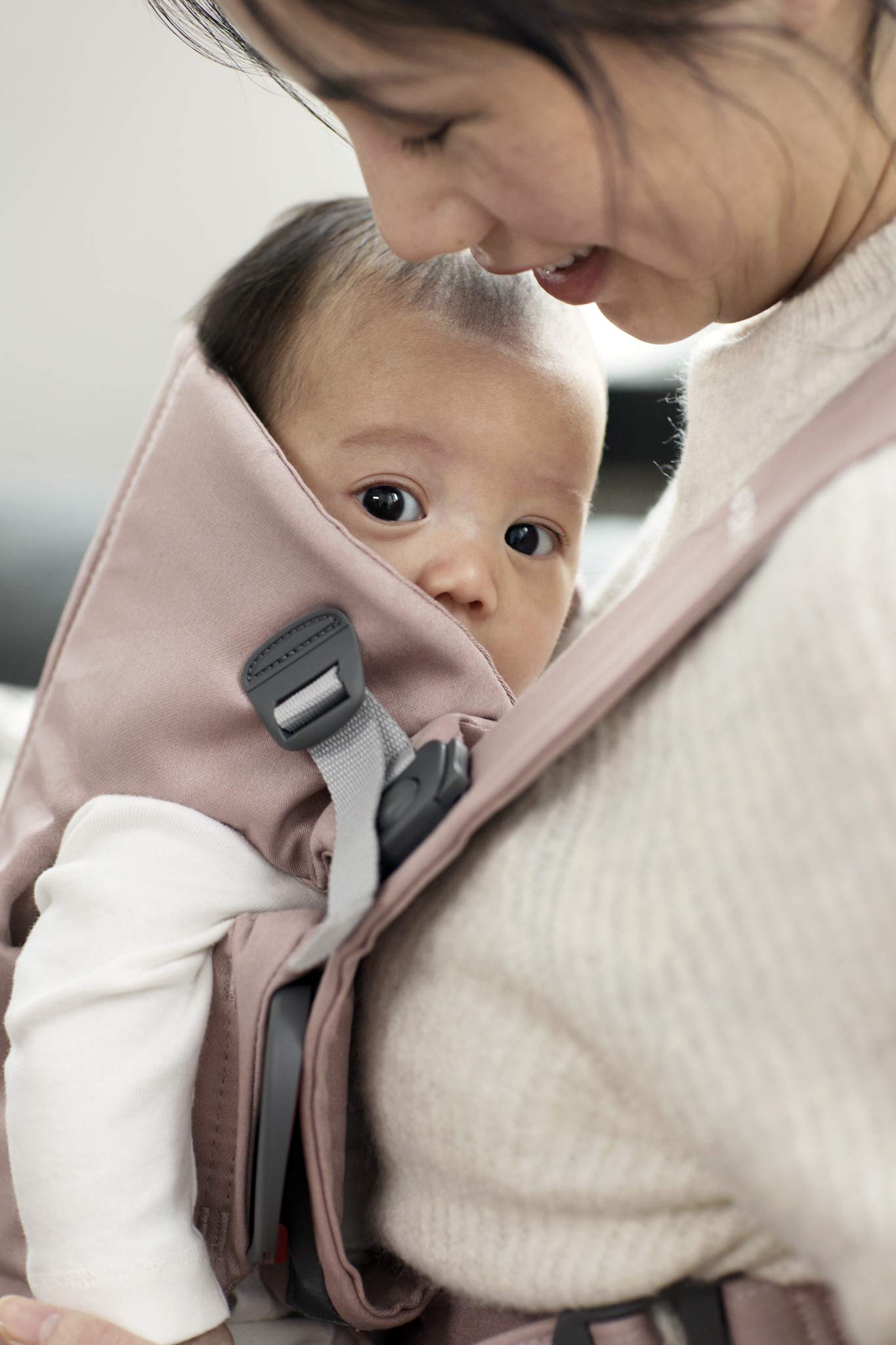 BabyBjörn Baby Carrier Mini, 3D Jersey, Light Beige | Newborn Carrier (7-25 lbs), Ergonomic, Easy-to-Use