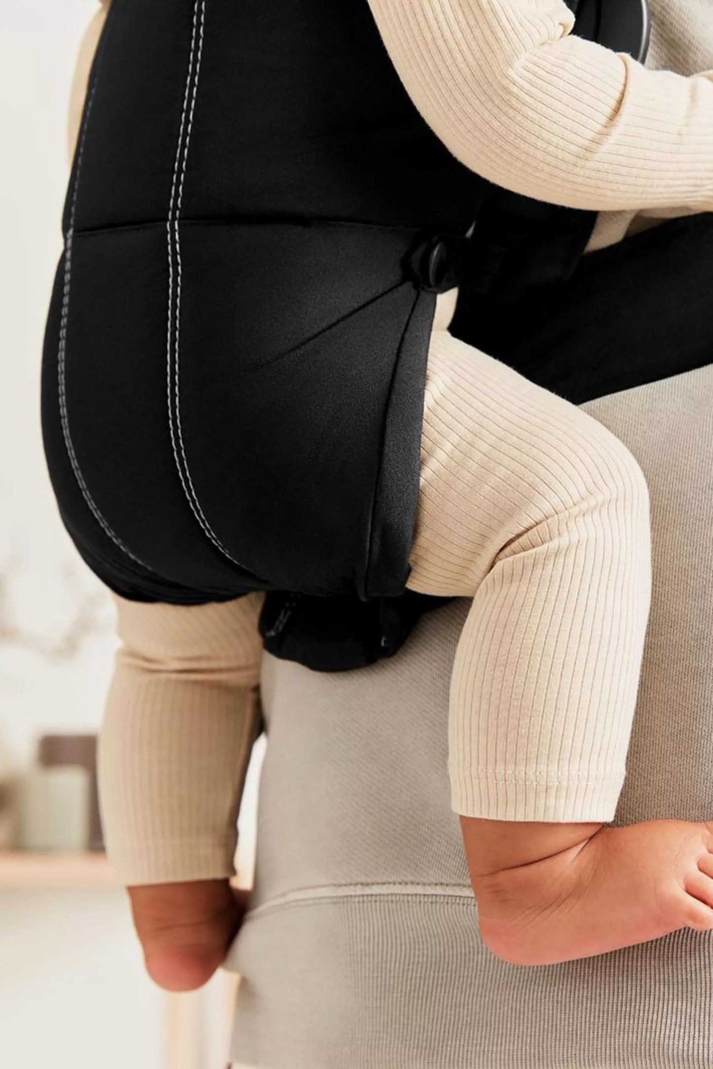 BabyBjörn Baby Carrier Mini, 3D Jersey, Light Beige | Newborn Carrier (7-25 lbs), Ergonomic, Easy-to-Use