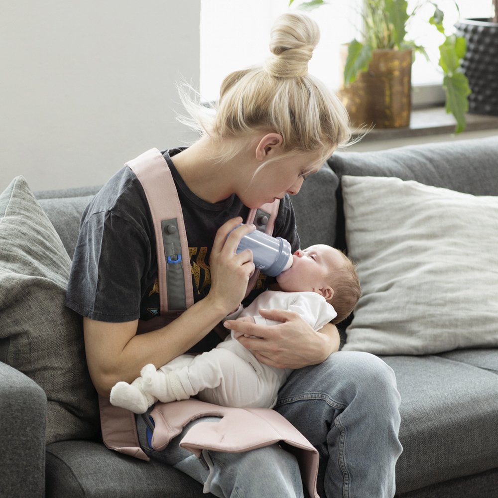 BabyBjörn Baby Carrier Mini, 3D Jersey, Light Beige | Newborn Carrier (7-25 lbs), Ergonomic, Easy-to-Use