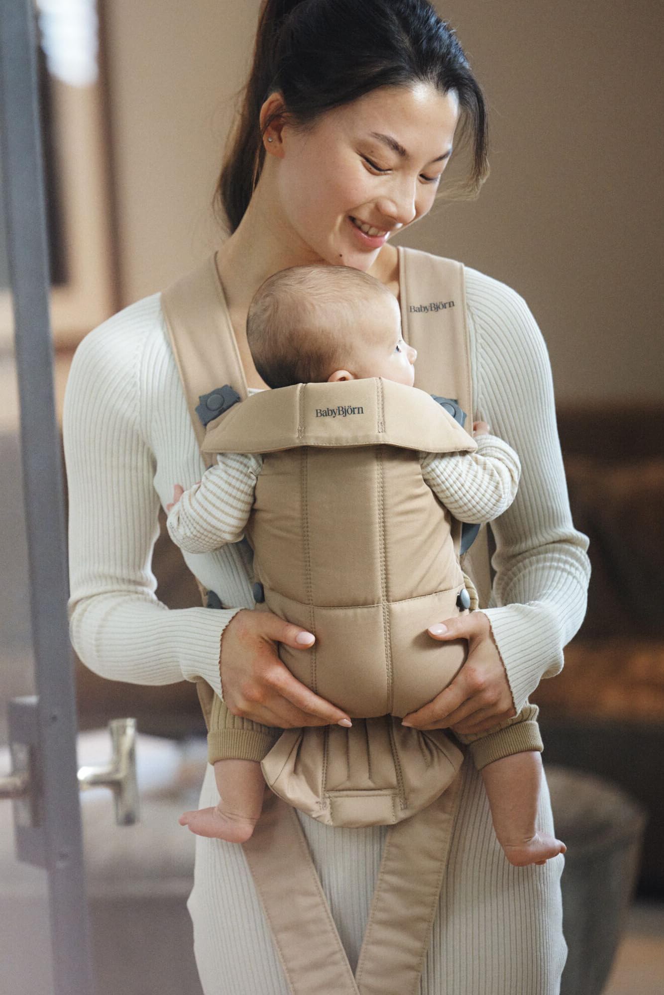 BabyBjörn Baby Carrier Mini, 3D Jersey, Light Beige | Newborn Carrier (7-25 lbs), Ergonomic, Easy-to-Use