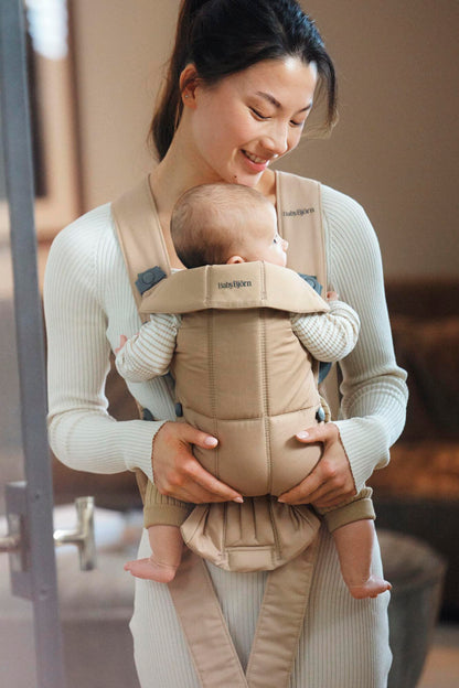 BabyBjörn Baby Carrier Mini, 3D Jersey, Light Beige | Newborn Carrier (7-25 lbs), Ergonomic, Easy-to-Use
