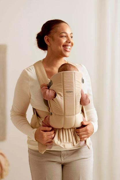 BabyBjörn Baby Carrier Mini, 3D Jersey, Light Beige | Newborn Carrier (7-25 lbs), Ergonomic, Easy-to-Use