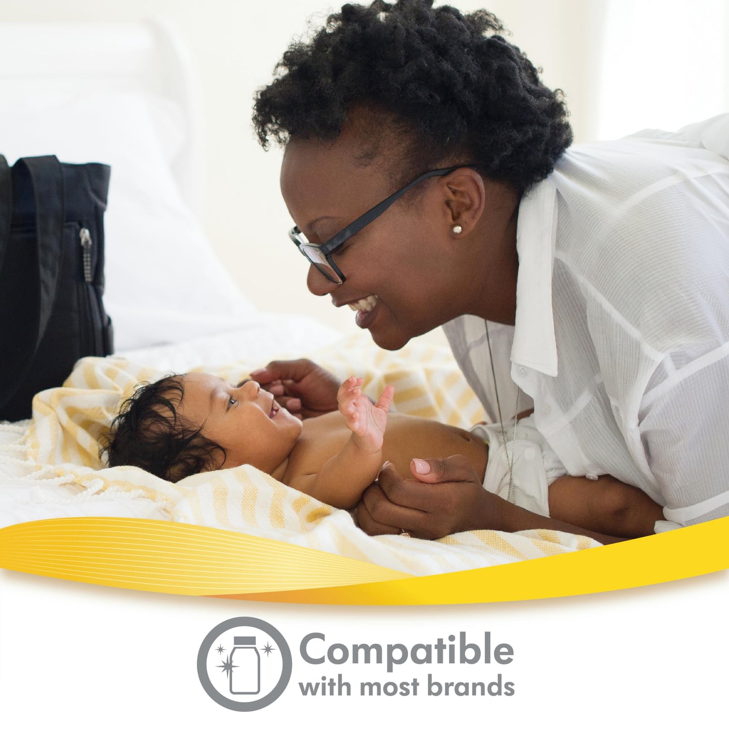Medela Quick Clean Breast Pump and Accessory Sanitizer Spray Safe No Rinse Breastpump Sterilizer Eliminates 99.9 of Common Bacteria and Germs 8 Fluid Ounces, Clear
