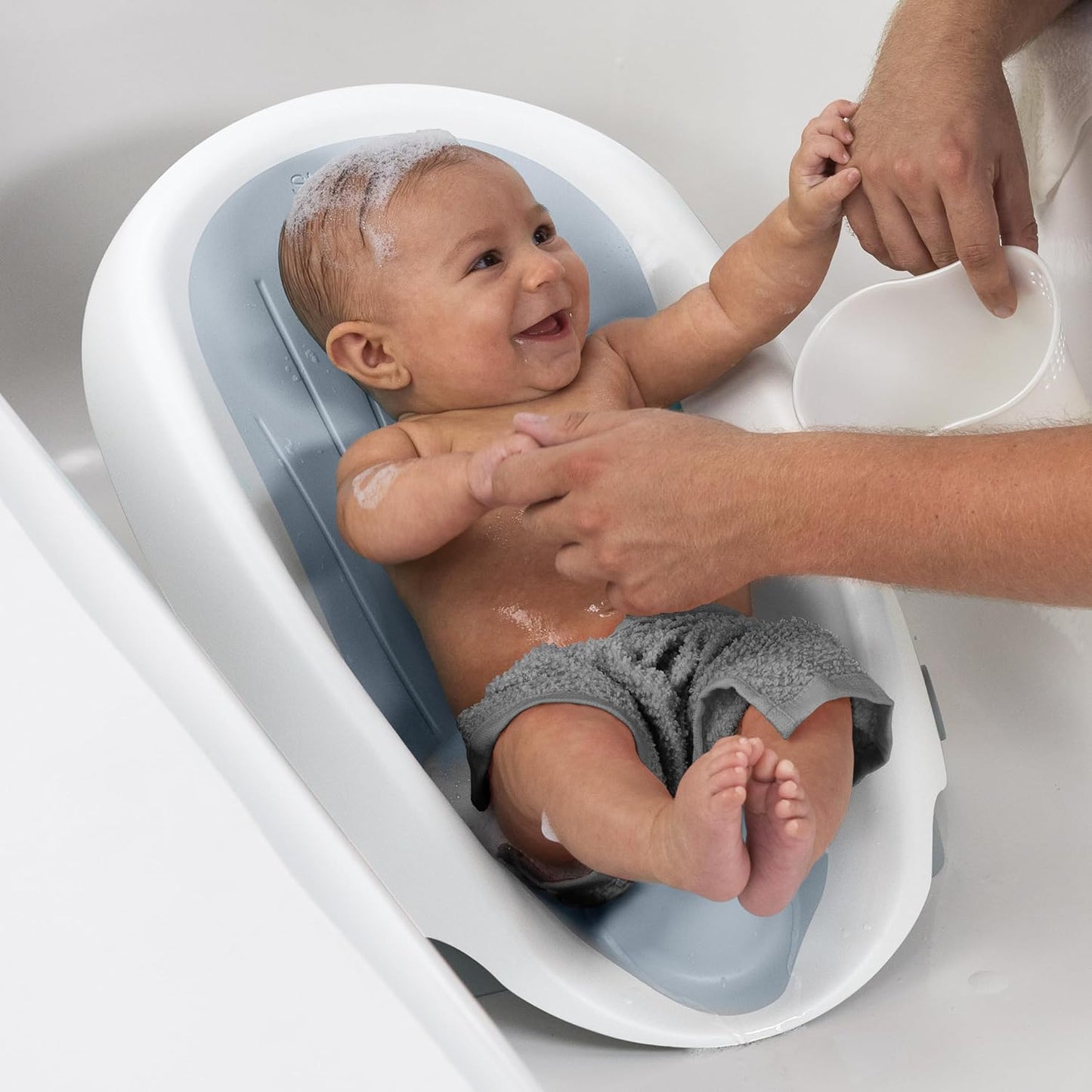Summer Infant Clean Rinse Baby Bath Seat, Soft Support for Use on the Counter, Sink, or Bathtub, 3 Reclining Positions, Quick-Dry, Use from Birth to Sitting Up - Gray