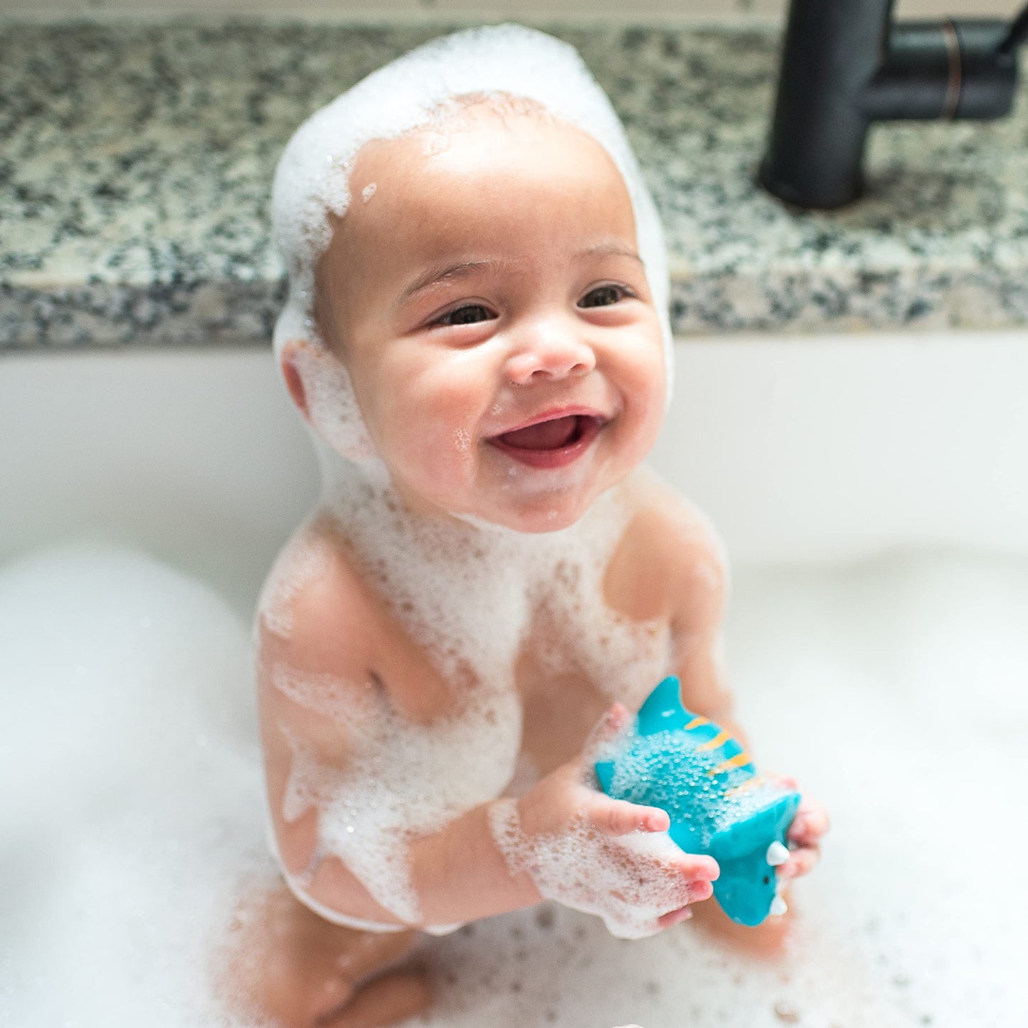 Johnson's Skin Nourishing Moisture Baby Body Wash With Vanilla & Oat Scents, Hypoallergenic & Tear Free Baby Bath Wash, Paraben-, Dye-, Sulfate & Phthalate-Free, 20.3 fl. oz