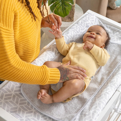 Summer by Ingenuity 4-Sided Changing Pad – Durable Quilted Changing Pad Made with Waterproof Material, Includes Infant Safety Belt with Quick-Release Buckle