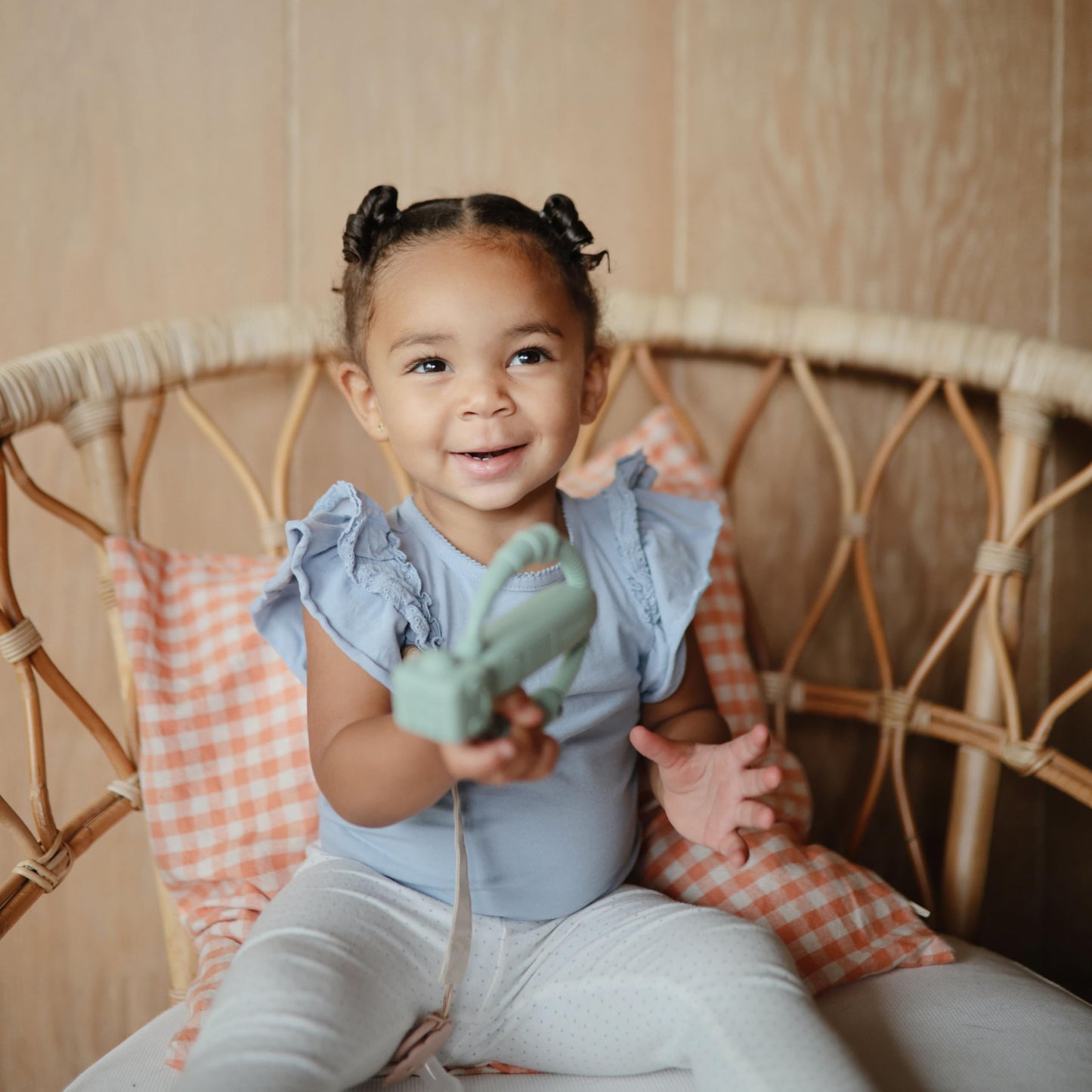 mushie Silicone Baby Daisy Rattle Teether Toy (Dusty Rose)