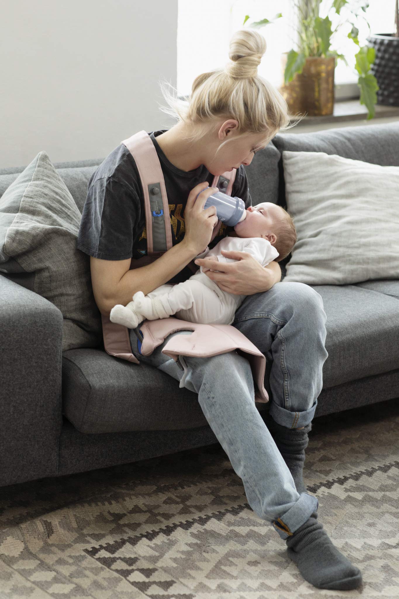 BabyBjörn Baby Carrier Mini, 3D Jersey, Light Beige | Newborn Carrier (7-25 lbs), Ergonomic, Easy-to-Use