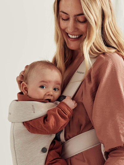 BabyBjörn Baby Carrier Mini, 3D Jersey, Light Beige | Newborn Carrier (7-25 lbs), Ergonomic, Easy-to-Use