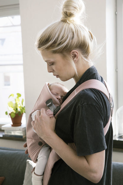 BabyBjörn Baby Carrier Mini, 3D Jersey, Light Beige | Newborn Carrier (7-25 lbs), Ergonomic, Easy-to-Use