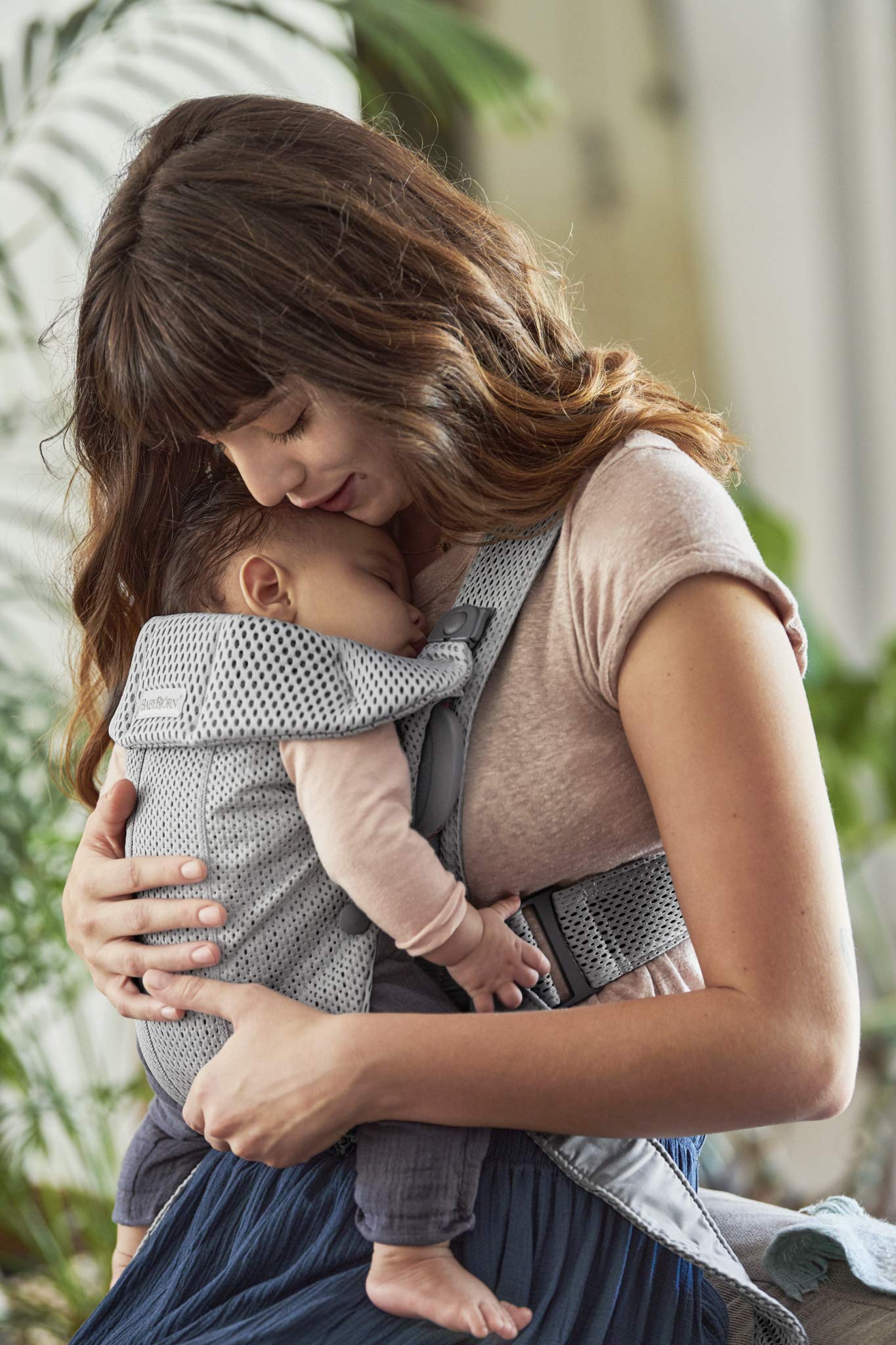 BabyBjörn Baby Carrier Mini, 3D Jersey, Light Beige | Newborn Carrier (7-25 lbs), Ergonomic, Easy-to-Use