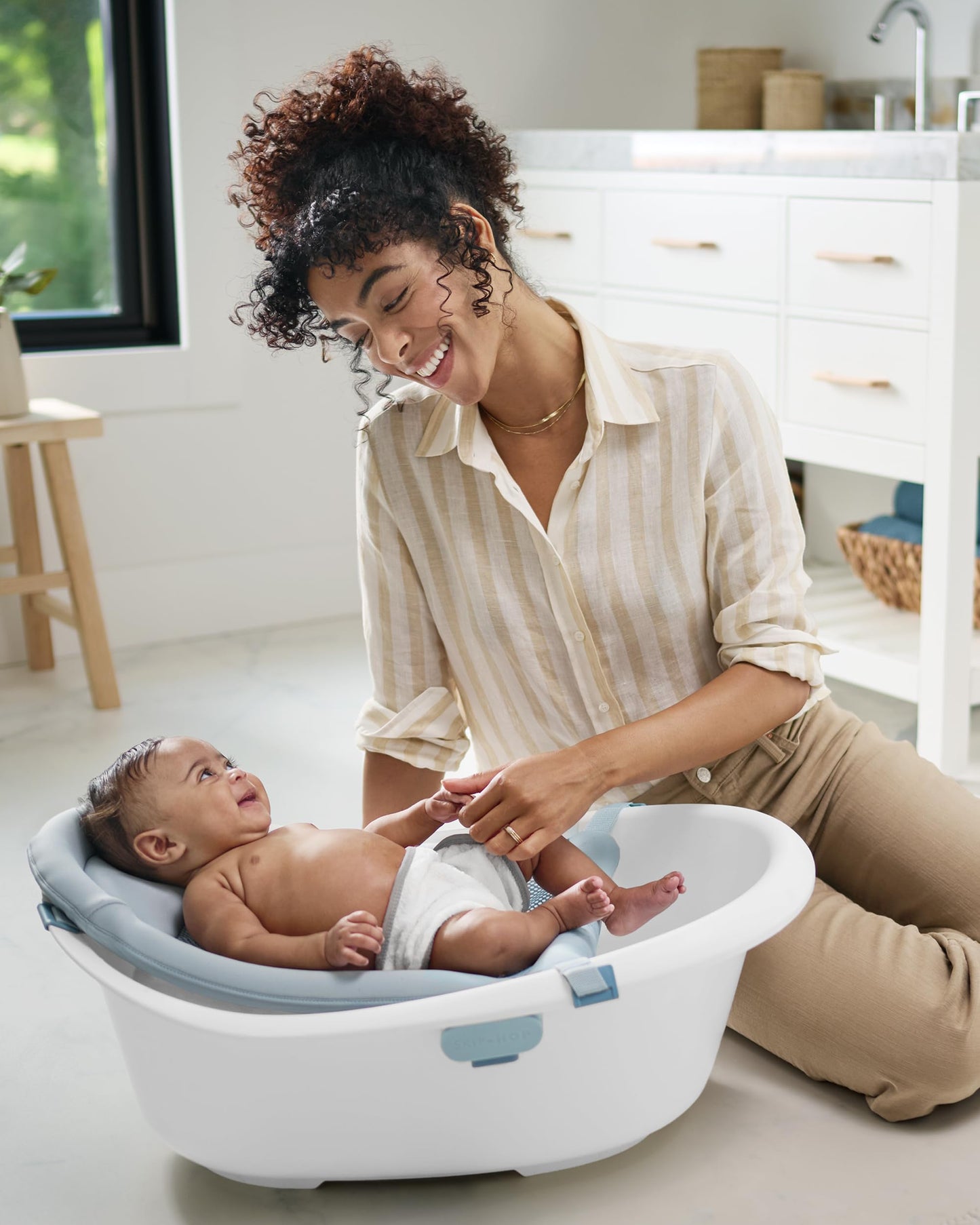 Skip Hop Baby Bath Tub 4-in-1 Grow with Baby Infant to Toddler , White