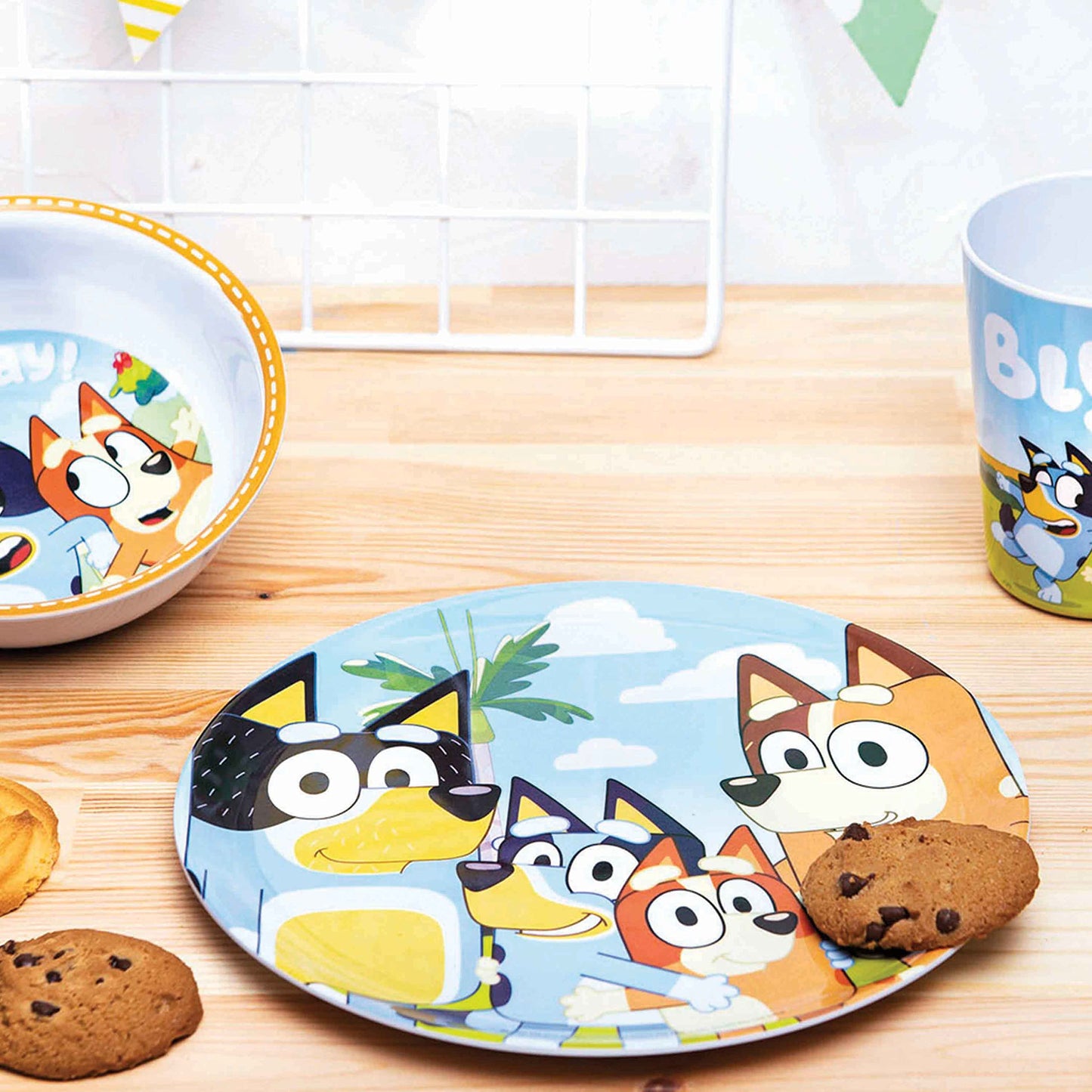 Zak Designs 5-Piece Dinnerware Set, Baby Shark - Durable Plastic & Stainless Steel - Includes Water Bottle, 8-Inch Plate, 6-Inch Bowl, Fork & Spoon - Suitable for Kids Ages 3+