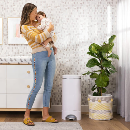 Munchkin® UV Diaper Pail #1 in Odor Control, Includes 1 UV Snap, Seal & Toss™ Bag and 1 UV Refill Ring