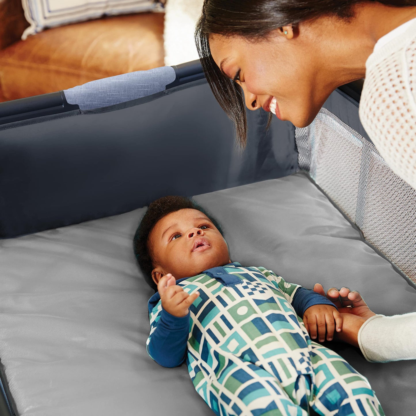 Graco On The Go Zip Pack ‘n Play Playard, Folding Playpen with Bassinet, Portable Crib, Reeves