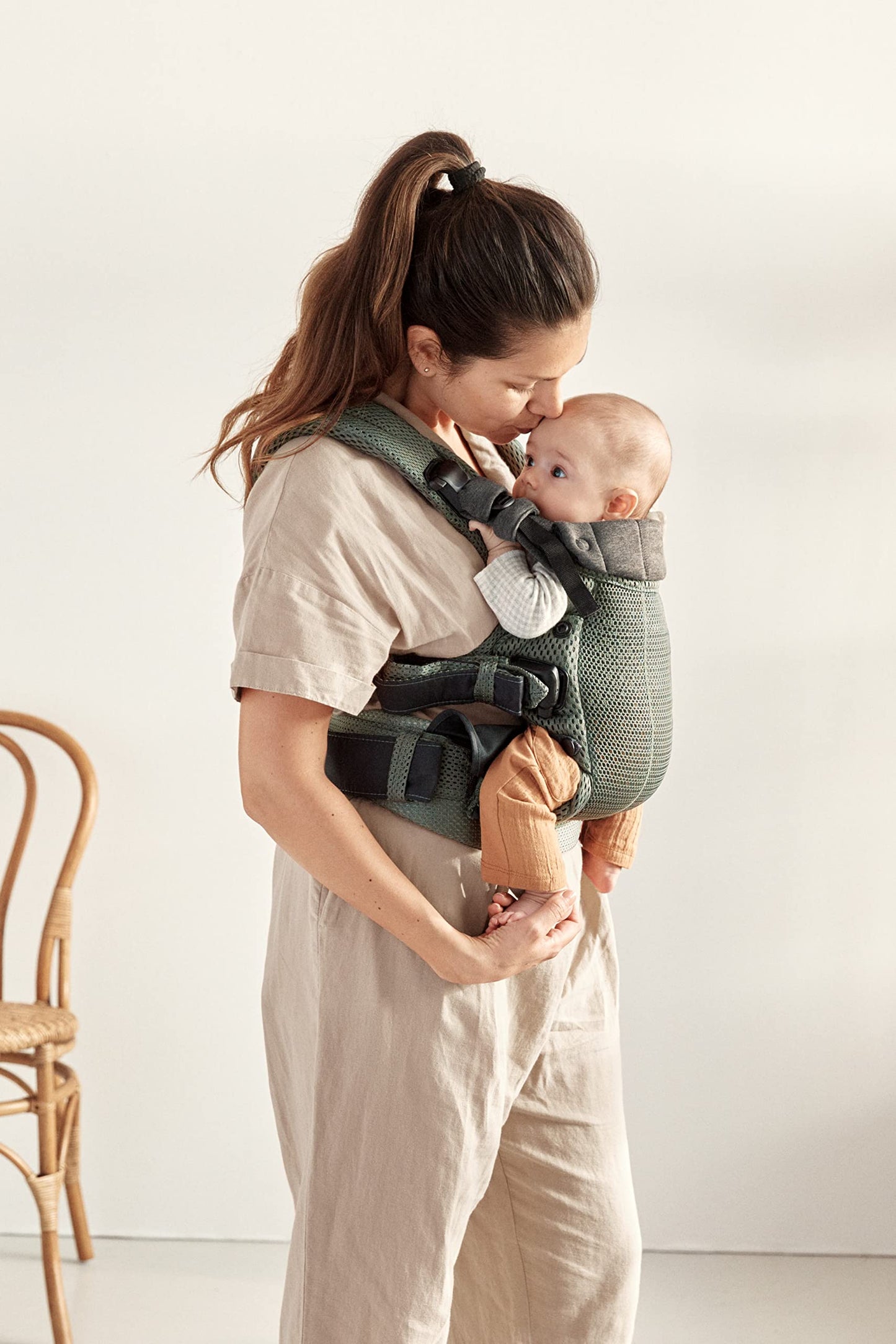 BabyBjörn Baby Carrier Harmony, Cream, 3D Mesh, 3-in-1 Ergonomic Baby Carrier; Newborn, Facing-in, Outward-Facing, and Back Carrying Positions Supported (7-40 lbs), Newborn to Toddler