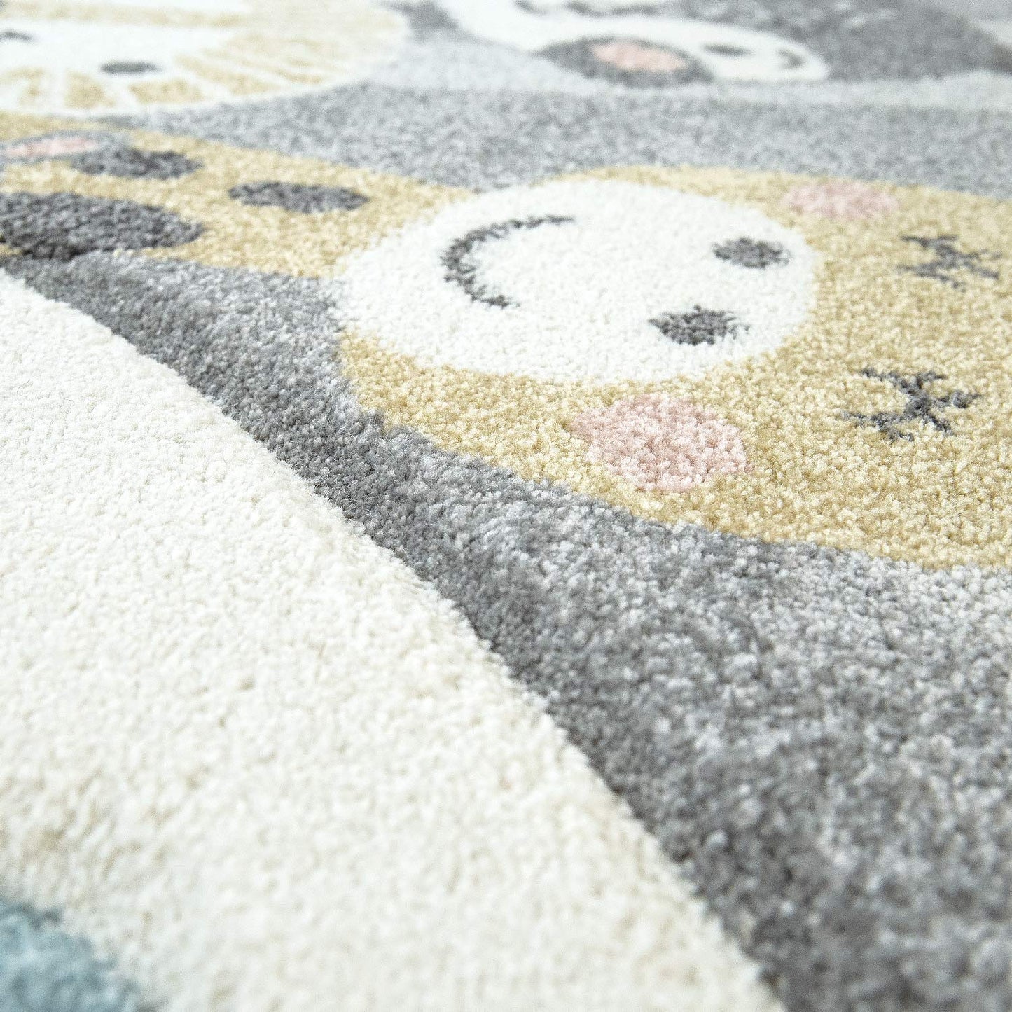 Kids Rug with Cute Animals on a Hot Air Balloon Ride in Pastel, Size: 2'8" x 4'11"