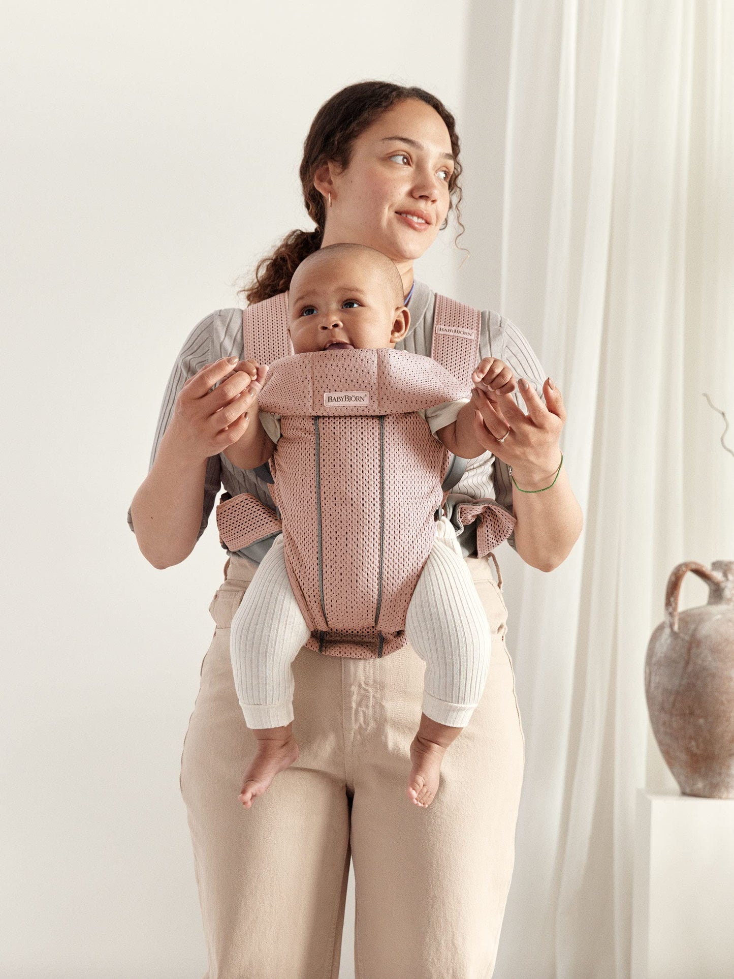 BabyBjörn Baby Carrier Mini, 3D Jersey, Light Beige | Newborn Carrier (7-25 lbs), Ergonomic, Easy-to-Use