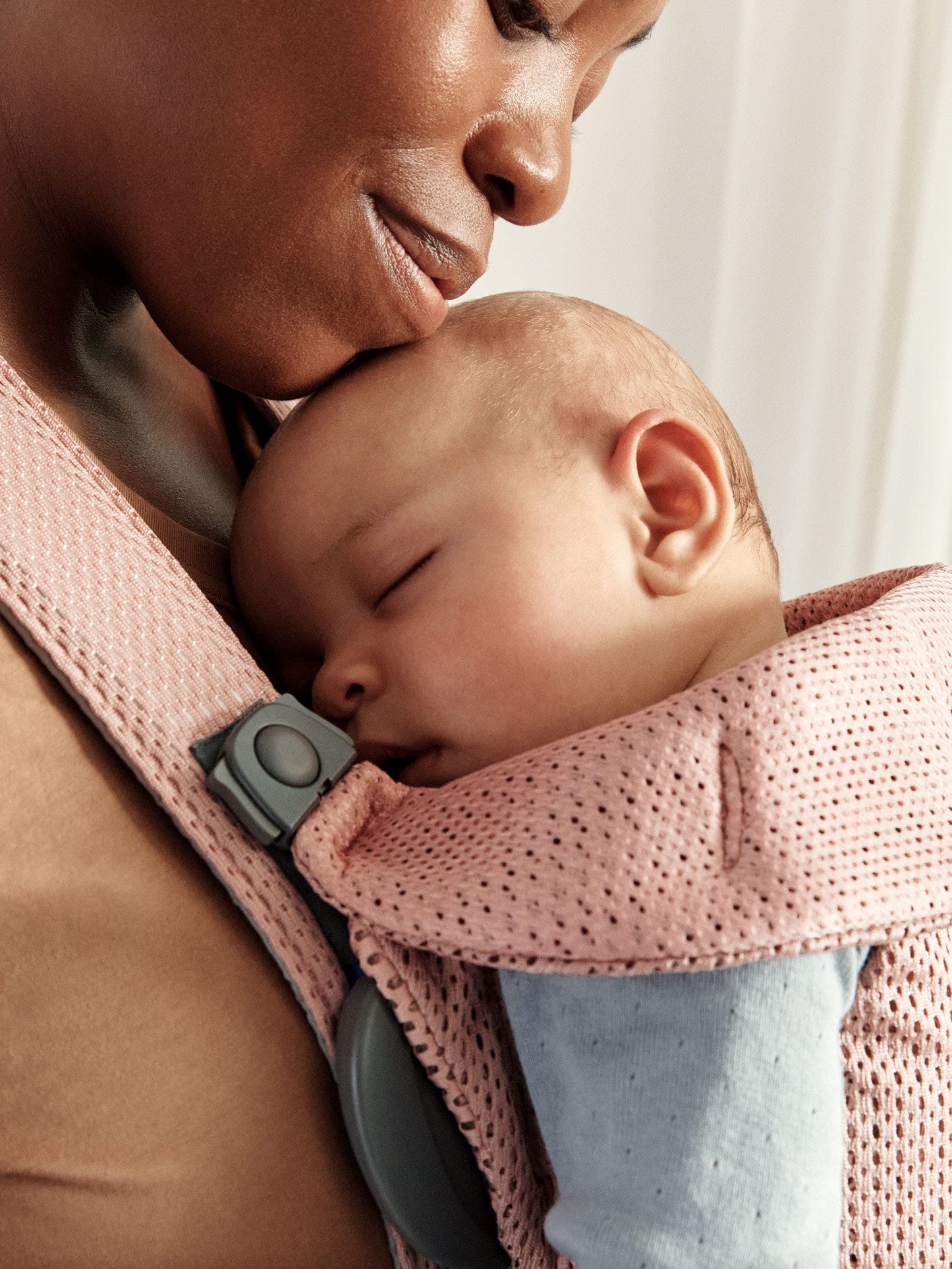 BabyBjörn Baby Carrier Mini, 3D Jersey, Light Beige | Newborn Carrier (7-25 lbs), Ergonomic, Easy-to-Use