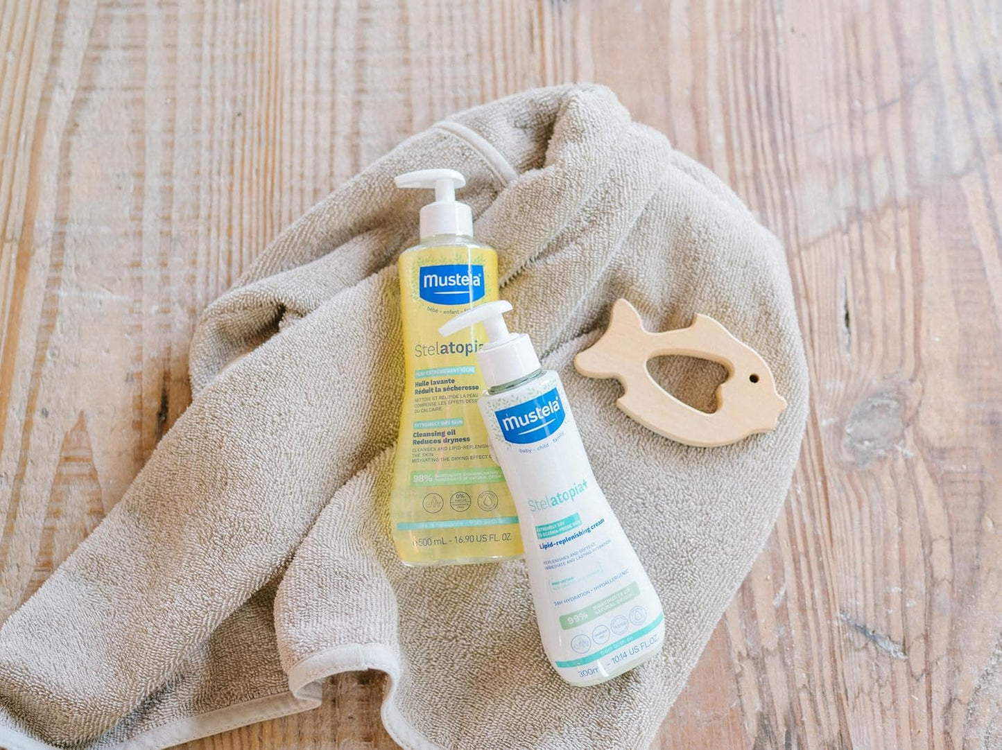 Mustela Stelatopia Eczema-Prone Skin Cleansing Oil - Baby Body Wash with Natural Avocado & Sunflower Oil - Family Skin Care Essentials - EWG Verified - Fragrance-Free & Tear Free - 16.9 fl. oz.