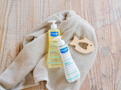 Mustela Stelatopia Eczema-Prone Skin Cleansing Oil - Baby Body Wash with Natural Avocado & Sunflower Oil - Family Skin Care Essentials - EWG Verified - Fragrance-Free & Tear Free - 16.9 fl. oz.