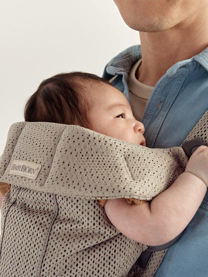 BabyBjörn Baby Carrier Mini, 3D Jersey, Light Beige | Newborn Carrier (7-25 lbs), Ergonomic, Easy-to-Use