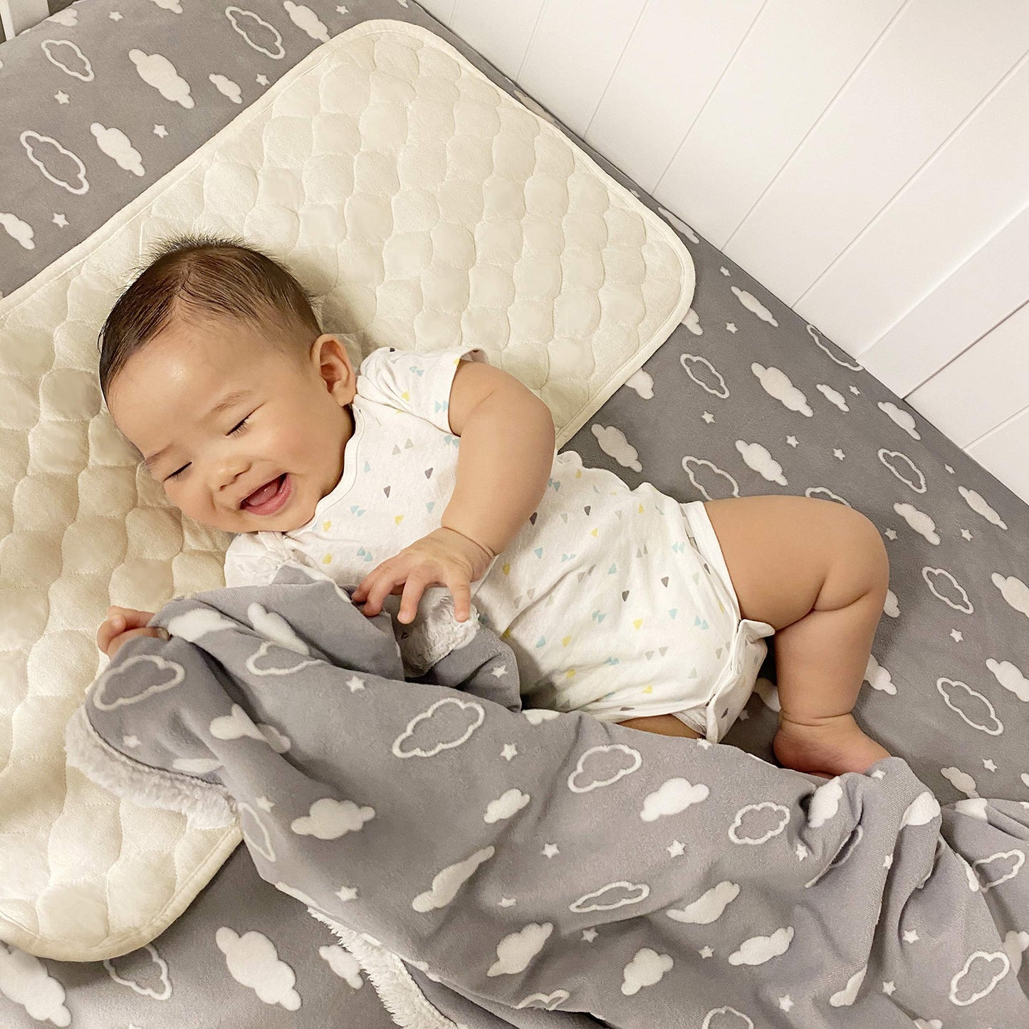 American Baby Company Heavenly Soft Chenille Sherpa Receiving Blanket, 3D Pink, 30" x 35", Warm and Cozy for Boys and Girls, Ideal for Baby Carrier, Stroller, and Travel