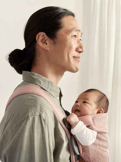 BabyBjörn Baby Carrier Mini, 3D Jersey, Light Beige | Newborn Carrier (7-25 lbs), Ergonomic, Easy-to-Use