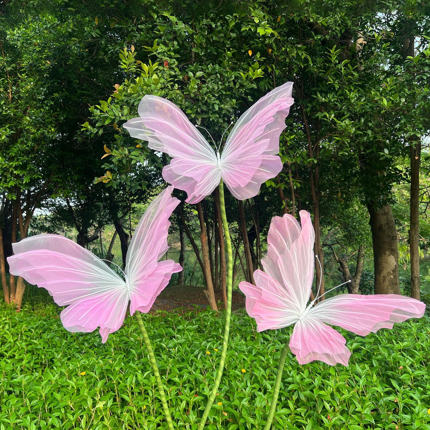 3Pcs Giant Silk Butterfly Decorations, Large Butterflys Decoration with Standing Base, for Wedding Ceremony Birthday Party Baby Shower Church Backdrop Decoration Home Decor (Pink)
